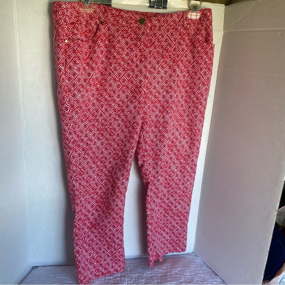Chico’s women’s size 2.5 (L -14 ) cropped/capri pants  W36”XL23” has stretch - Picture 2 of 5